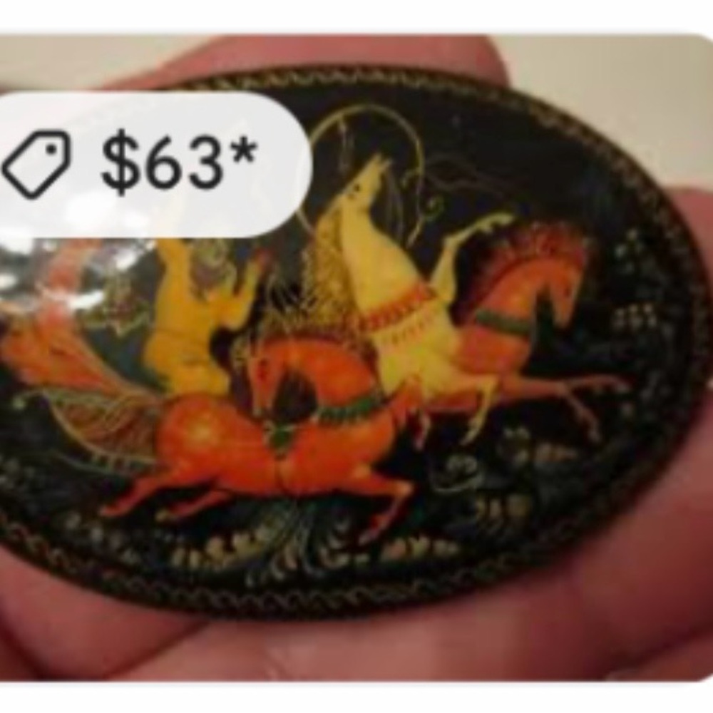 RUSSIAN HAND PAINTED LACQUERED BROOCH TROIKA SCENE USSR STAMPED - Picture 4 of 8